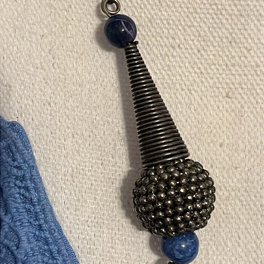 Vintage tribal Silvertone and lapis necklace - Picture 4 of 12